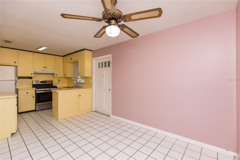 For Sale: $155,000 (2 beds, 1 baths, 1064 Square Feet)
