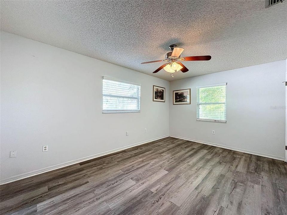 Active With Contract: $254,900 (2 beds, 2 baths, 1205 Square Feet)
