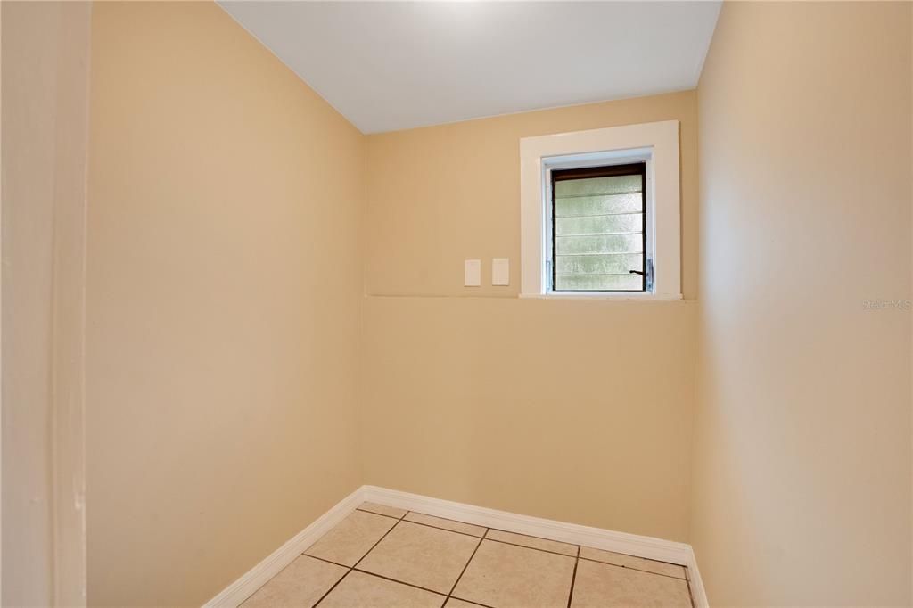 For Sale: $245,000 (3 beds, 1 baths, 1152 Square Feet)