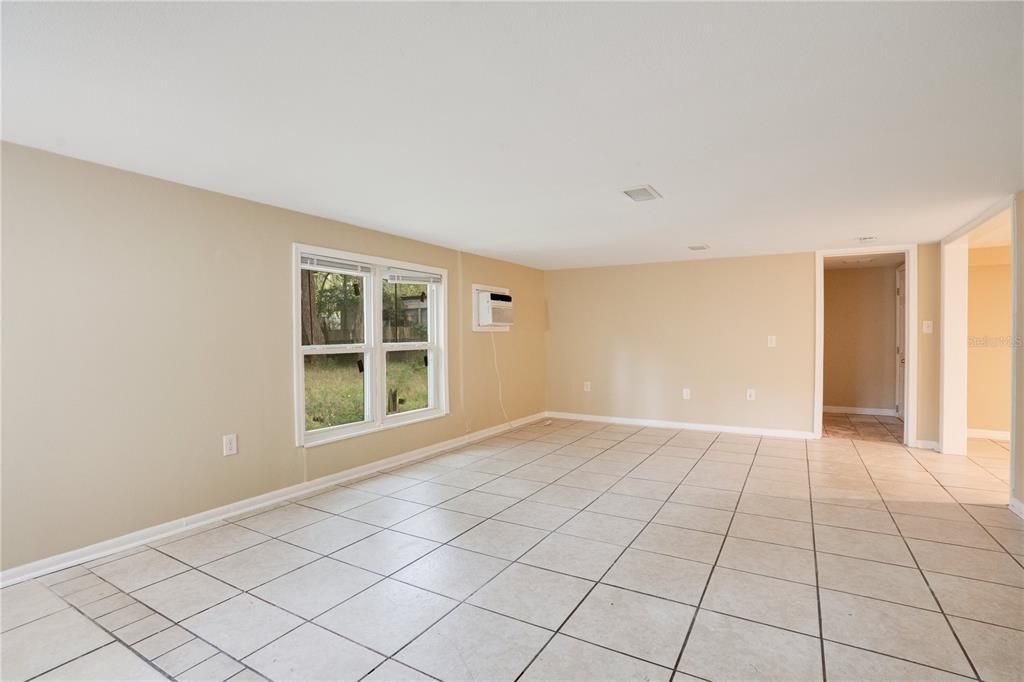 For Sale: $245,000 (3 beds, 1 baths, 1152 Square Feet)
