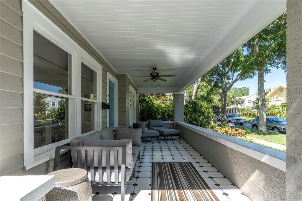 Active With Contract: $1,597,500 (4 beds, 2 baths, 2560 Square Feet)