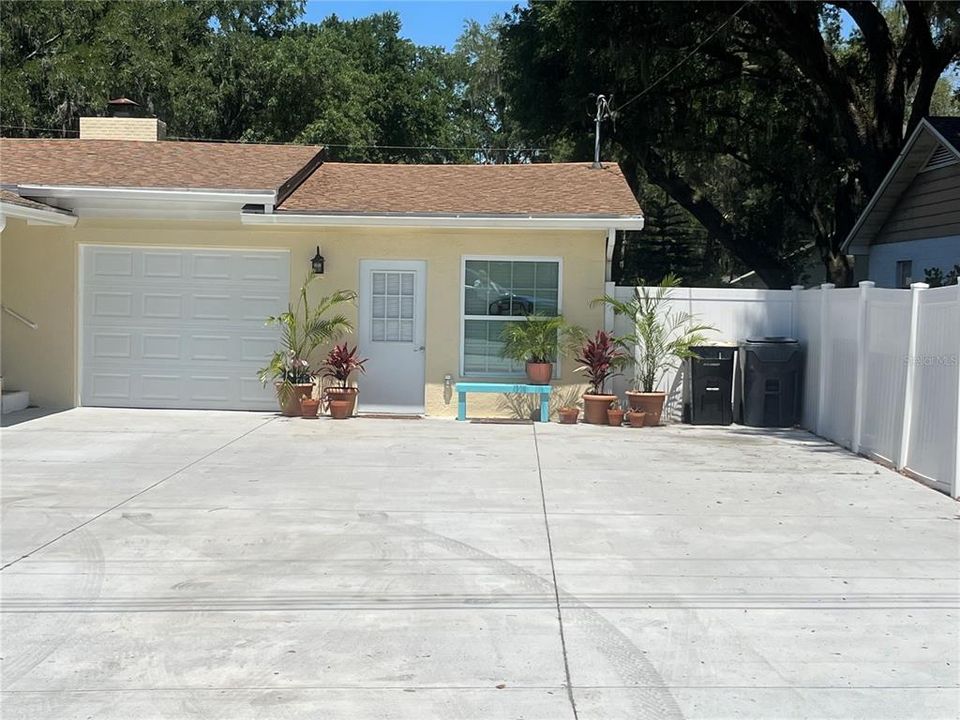 Recently Sold: $360,000 (3 beds, 2 baths, 1876 Square Feet)