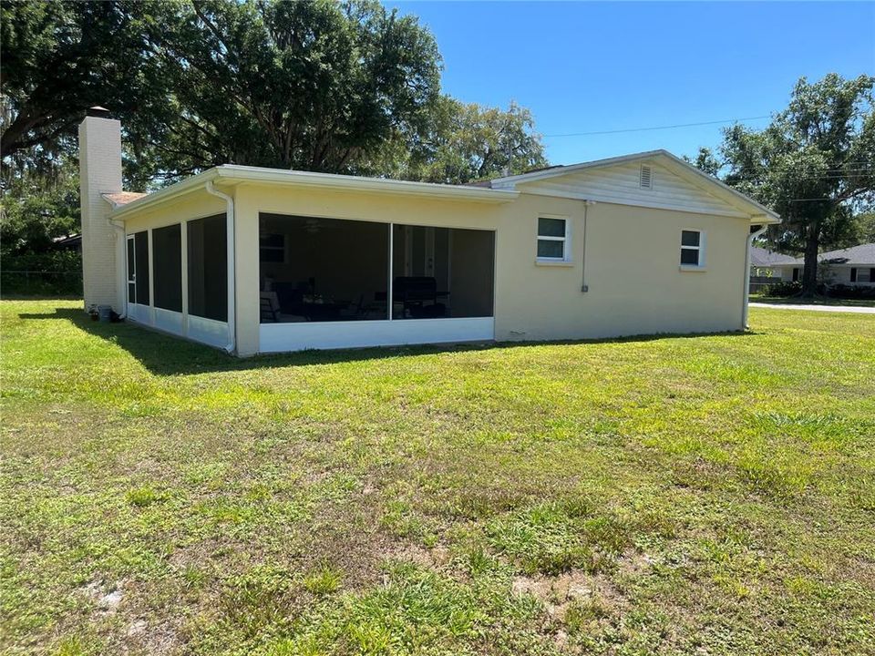 Recently Sold: $360,000 (3 beds, 2 baths, 1876 Square Feet)