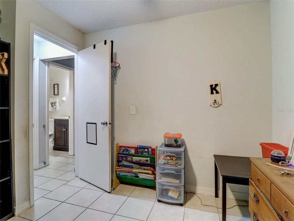 For Sale: $298,000 (3 beds, 2 baths, 1055 Square Feet)