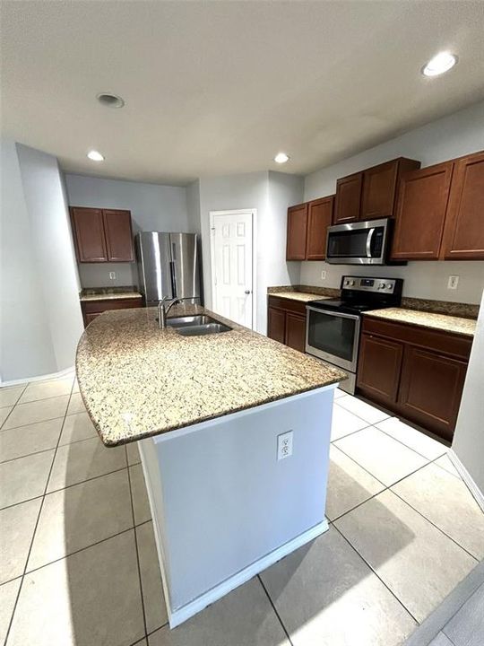 Active With Contract: $1,800 (2 beds, 2 baths, 1280 Square Feet)