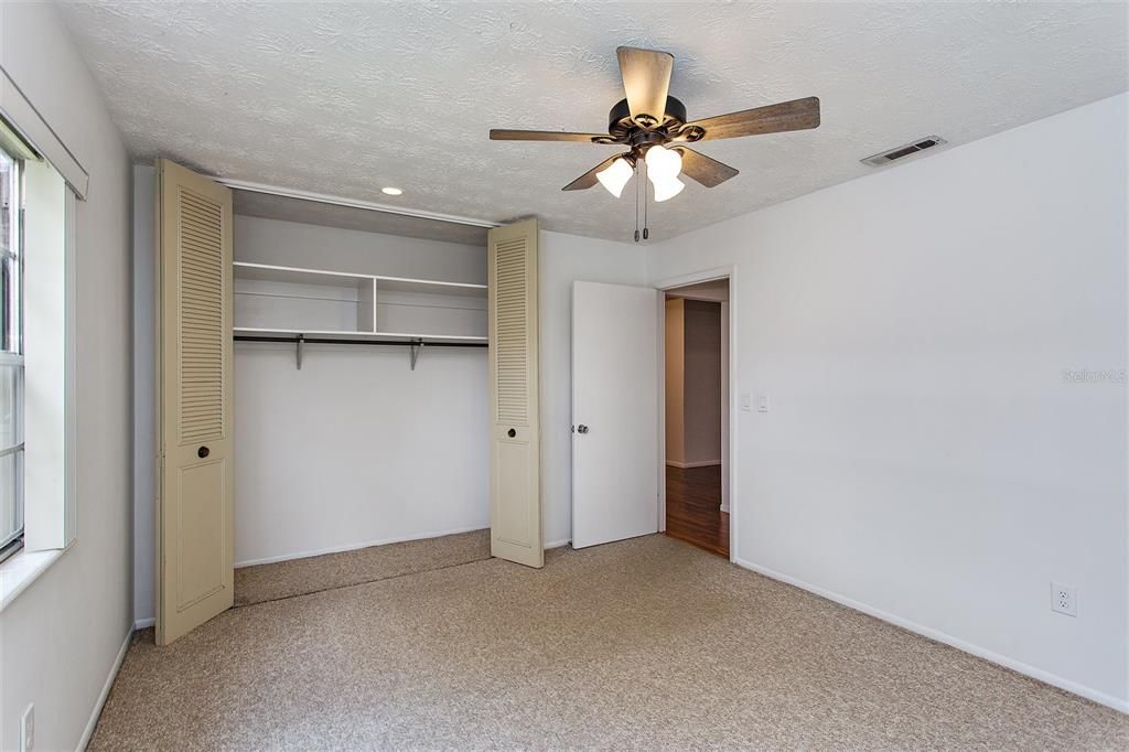 Active With Contract: $165,000 (1 beds, 1 baths, 730 Square Feet)