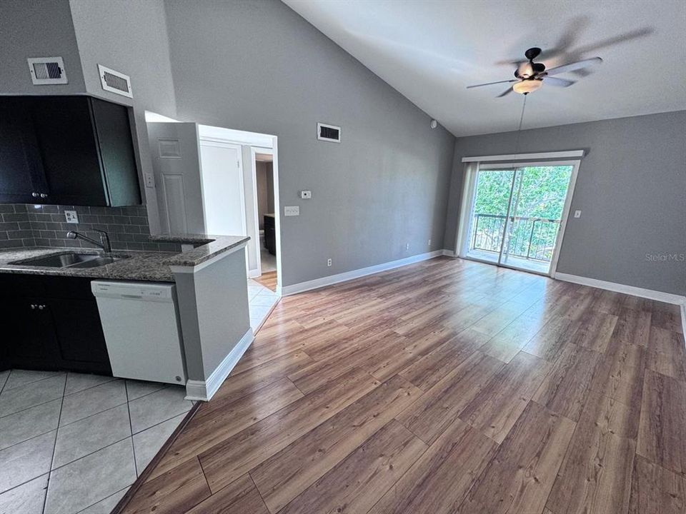 For Rent: $1,200 (1 beds, 1 baths, 660 Square Feet)