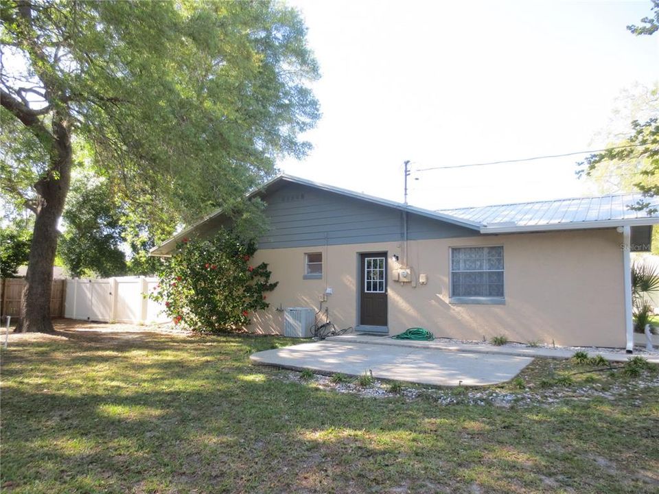 Active With Contract: $229,900 (3 beds, 2 baths, 1668 Square Feet)