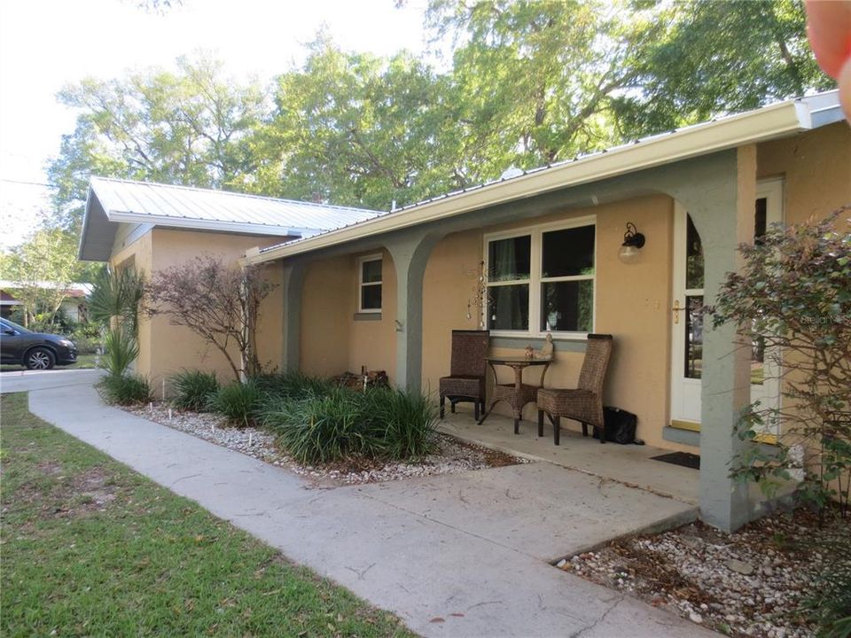 Active With Contract: $229,900 (3 beds, 2 baths, 1668 Square Feet)