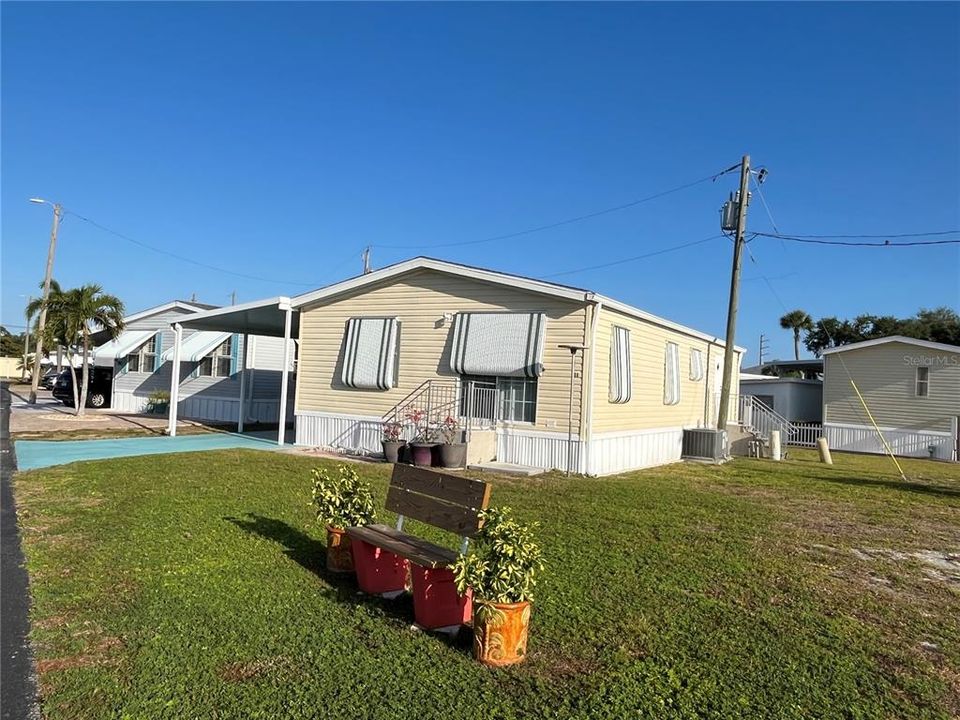 For Sale: $165,000 (2 beds, 2 baths, 1056 Square Feet)