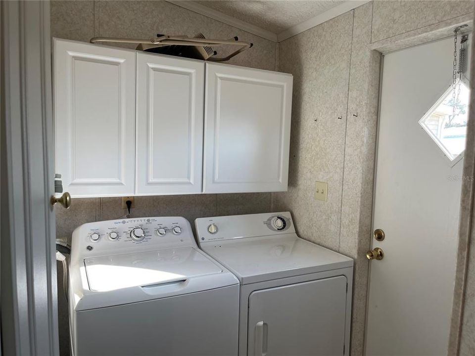 For Sale: $165,000 (2 beds, 2 baths, 1056 Square Feet)