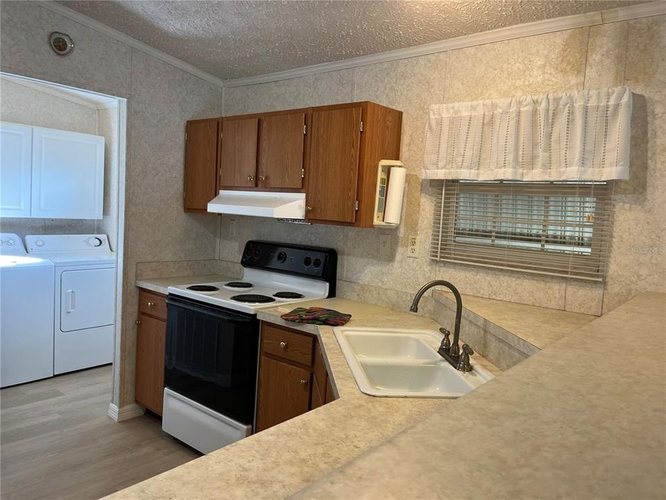For Sale: $165,000 (2 beds, 2 baths, 1056 Square Feet)