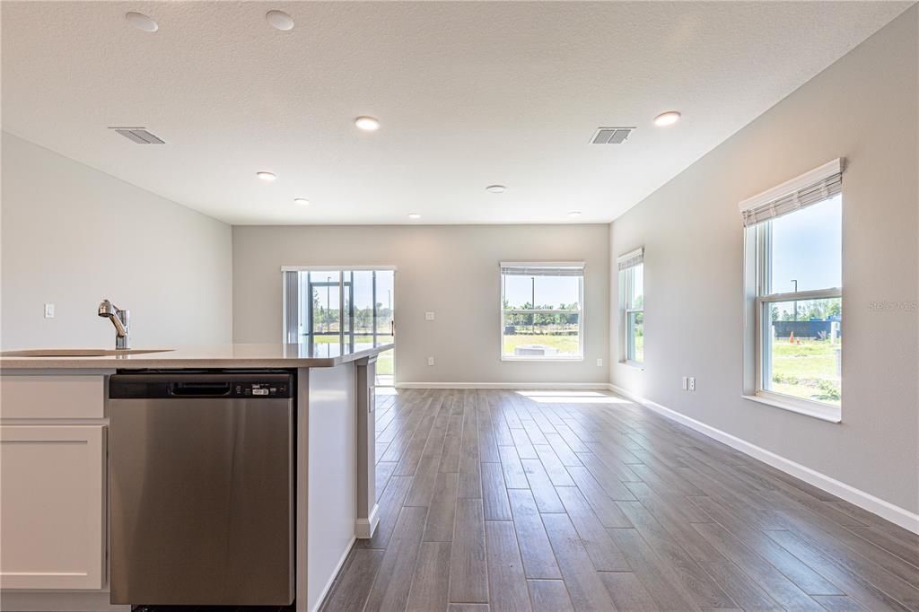 Active With Contract: $2,550 (4 beds, 3 baths, 3049 Square Feet)