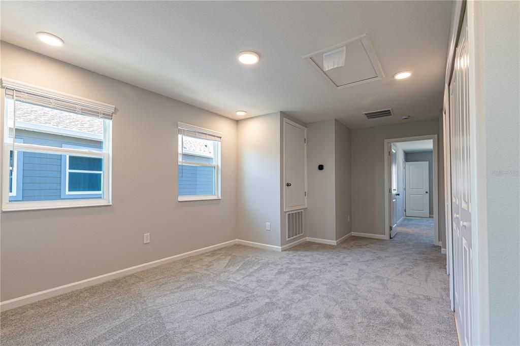 Active With Contract: $2,550 (4 beds, 3 baths, 3049 Square Feet)