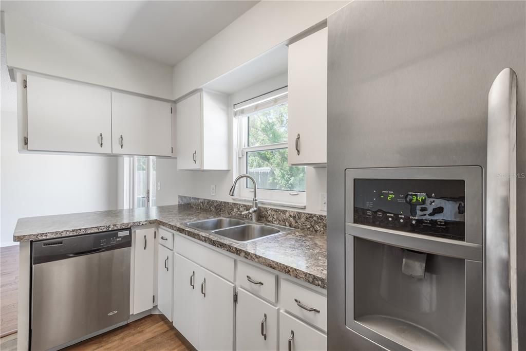 Active With Contract: $410,000 (3 beds, 2 baths, 1312 Square Feet)