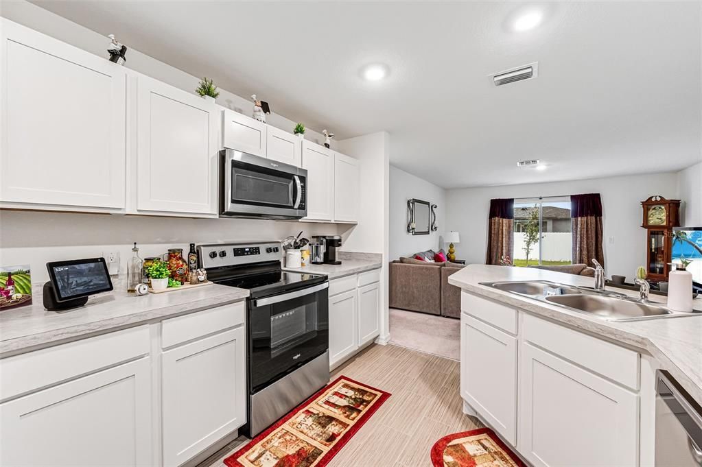 For Sale: $319,900 (3 beds, 2 baths, 1551 Square Feet)