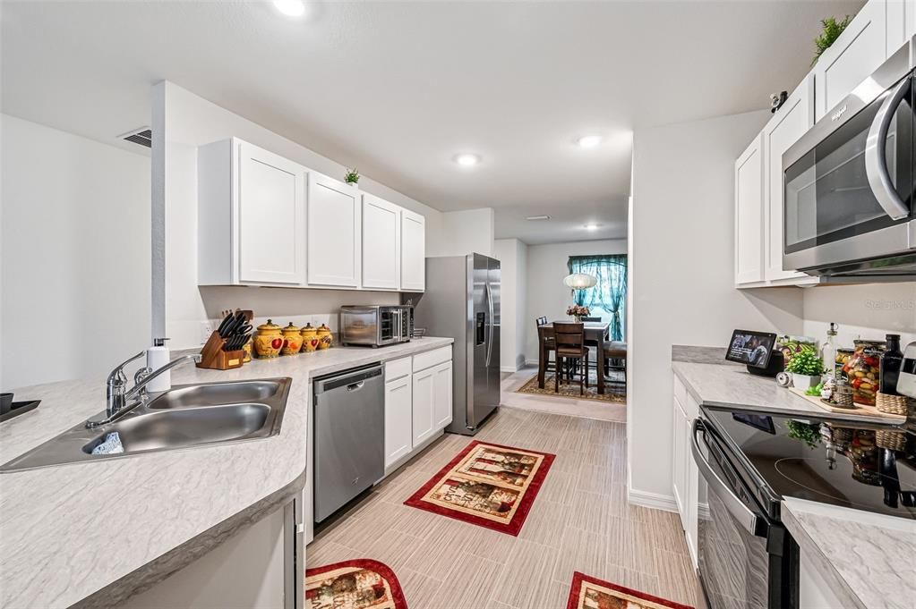 For Sale: $319,900 (3 beds, 2 baths, 1551 Square Feet)