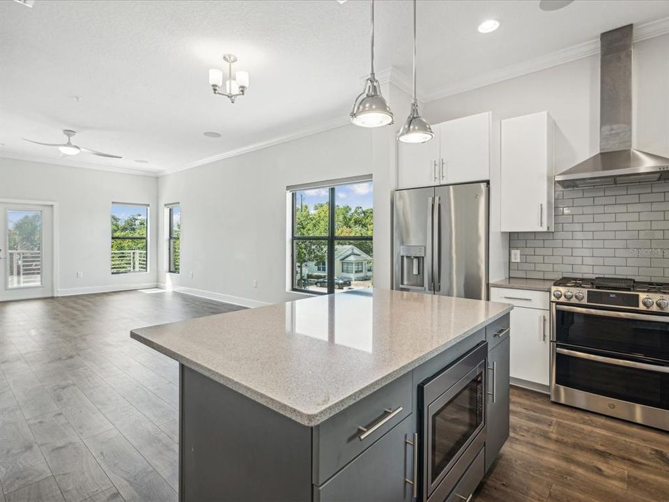 Active With Contract: $4,000 (3 beds, 3 baths, 1827 Square Feet)
