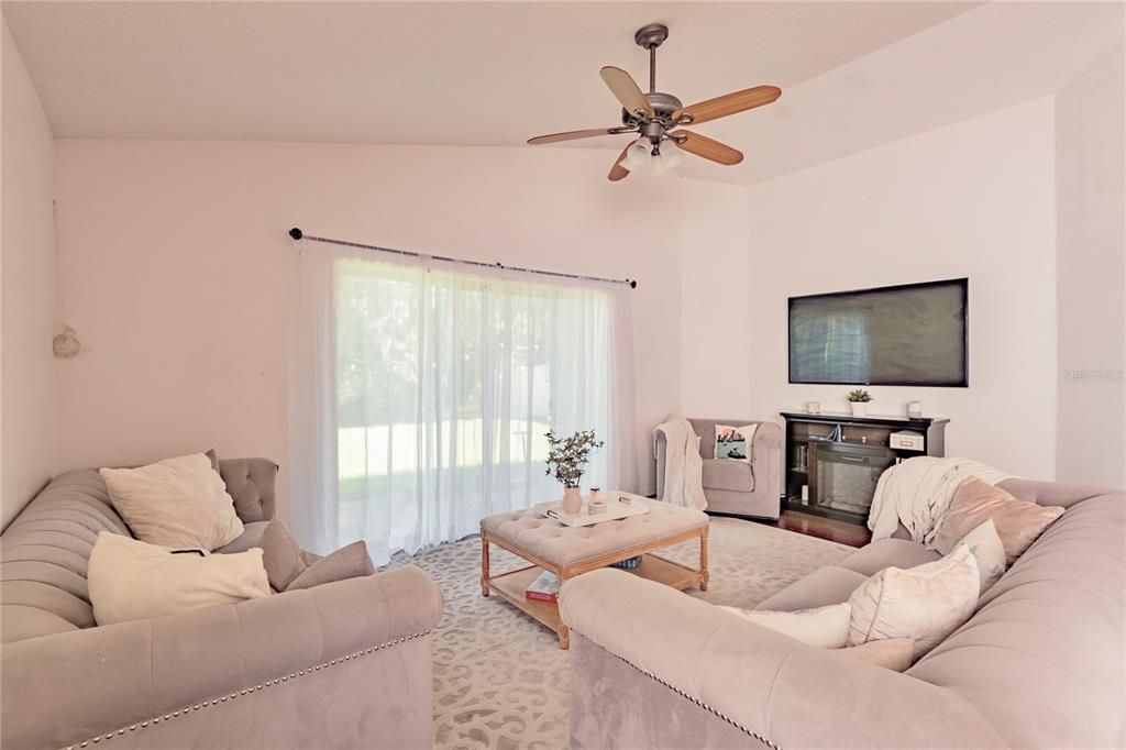 Active With Contract: $325,000 (3 beds, 2 baths, 1378 Square Feet)
