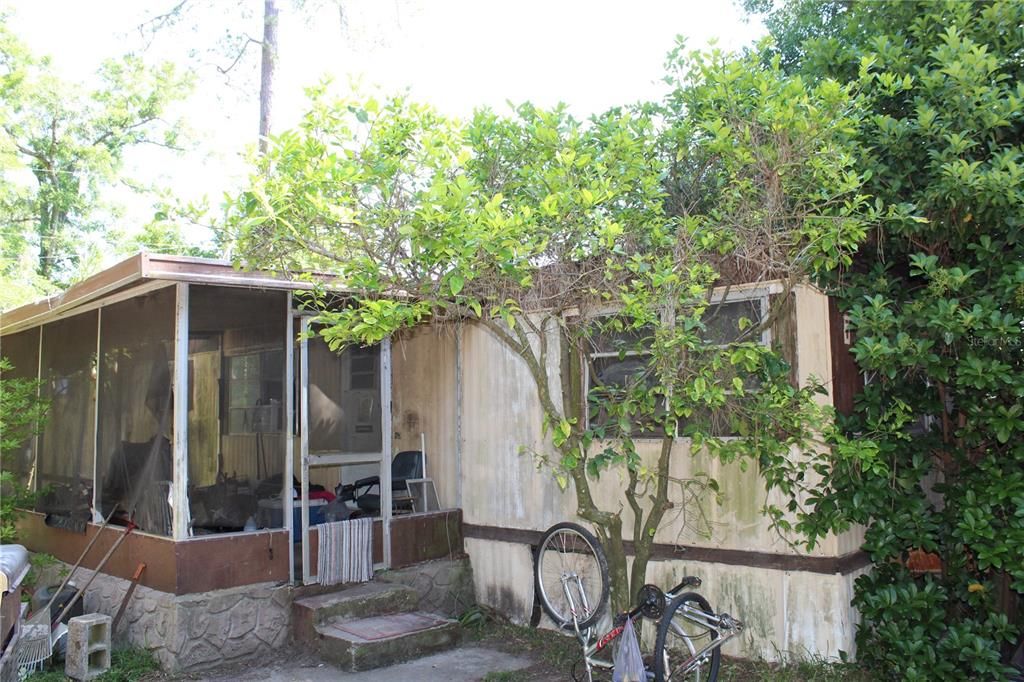 Active With Contract: $60,000 (3 beds, 1 baths, 720 Square Feet)