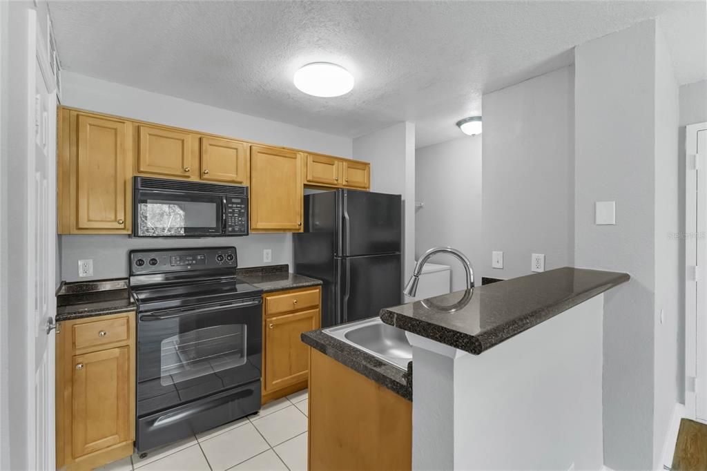 For Sale: $139,900 (1 beds, 1 baths, 644 Square Feet)