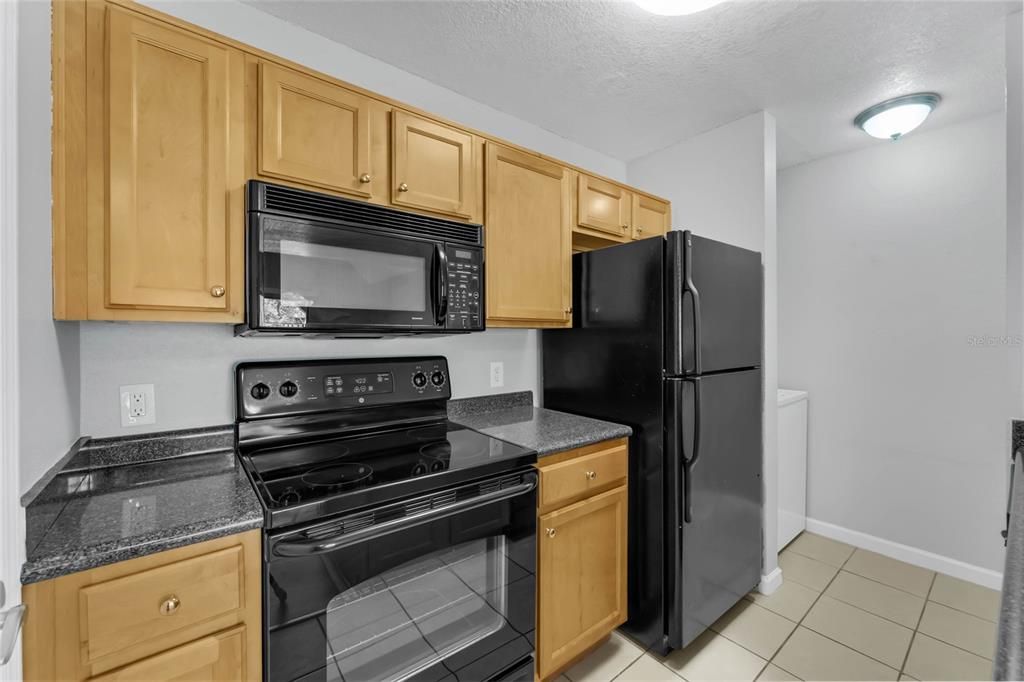 For Sale: $137,500 (1 beds, 1 baths, 644 Square Feet)