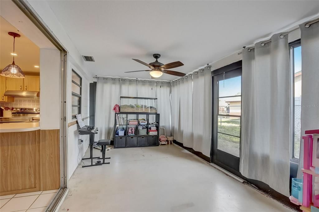 Active With Contract: $305,000 (3 beds, 2 baths, 1256 Square Feet)