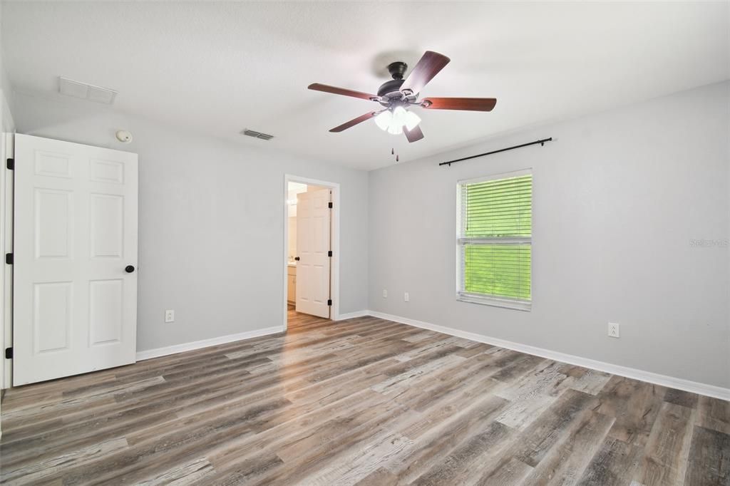 For Sale: $289,000 (3 beds, 2 baths, 1368 Square Feet)