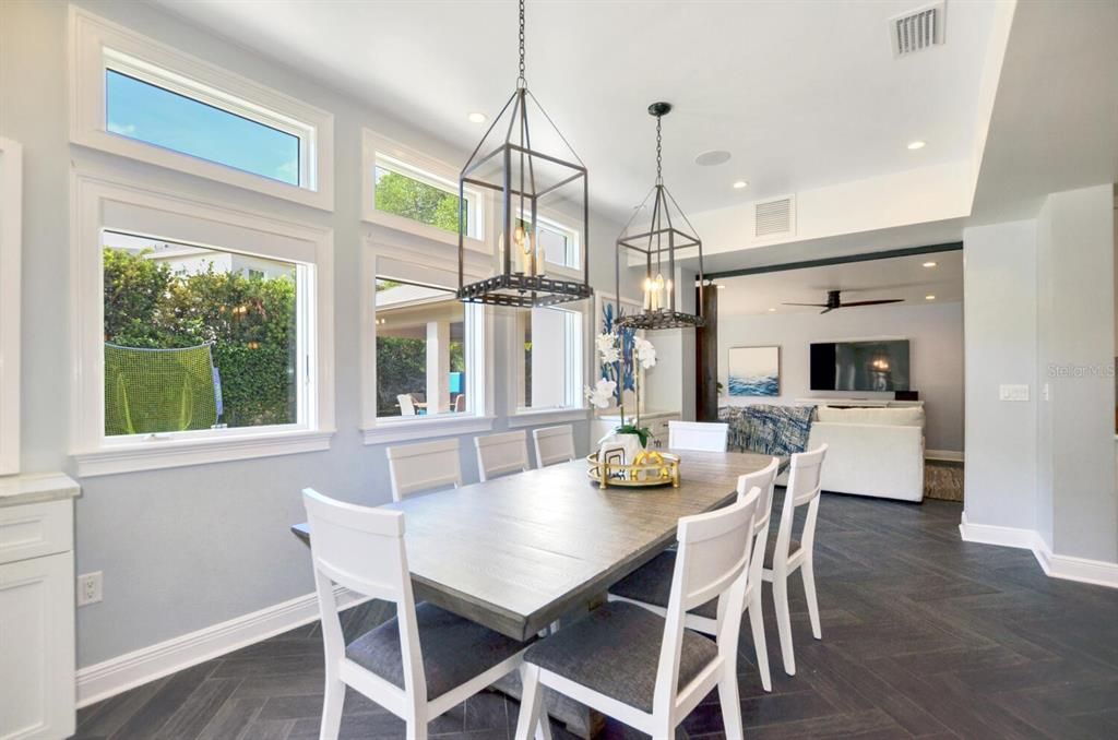 Active With Contract: $2,995,000 (5 beds, 5 baths, 5424 Square Feet)