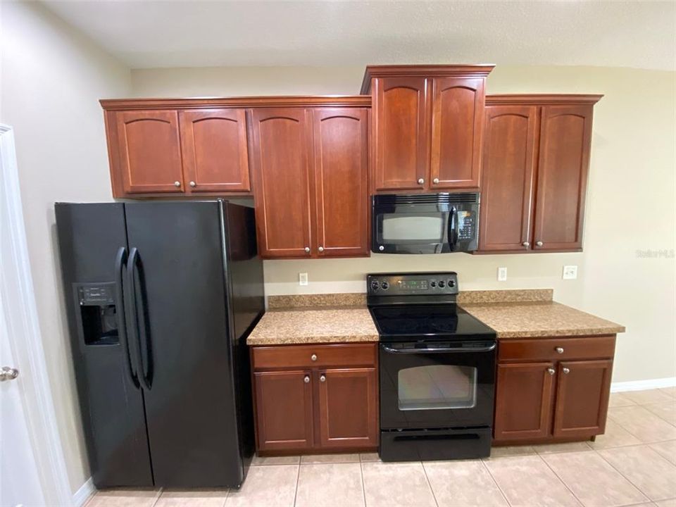 For Rent: $2,100 (3 beds, 2 baths, 1570 Square Feet)