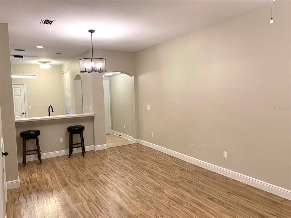 Recently Rented: $2,300 (2 beds, 1 baths, 1272 Square Feet)