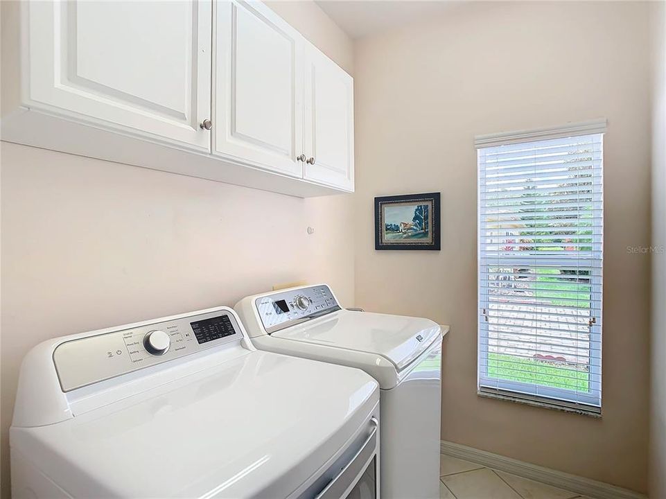 LAUNDRY ROOM WITH CABINETS AND UTILITY SINK