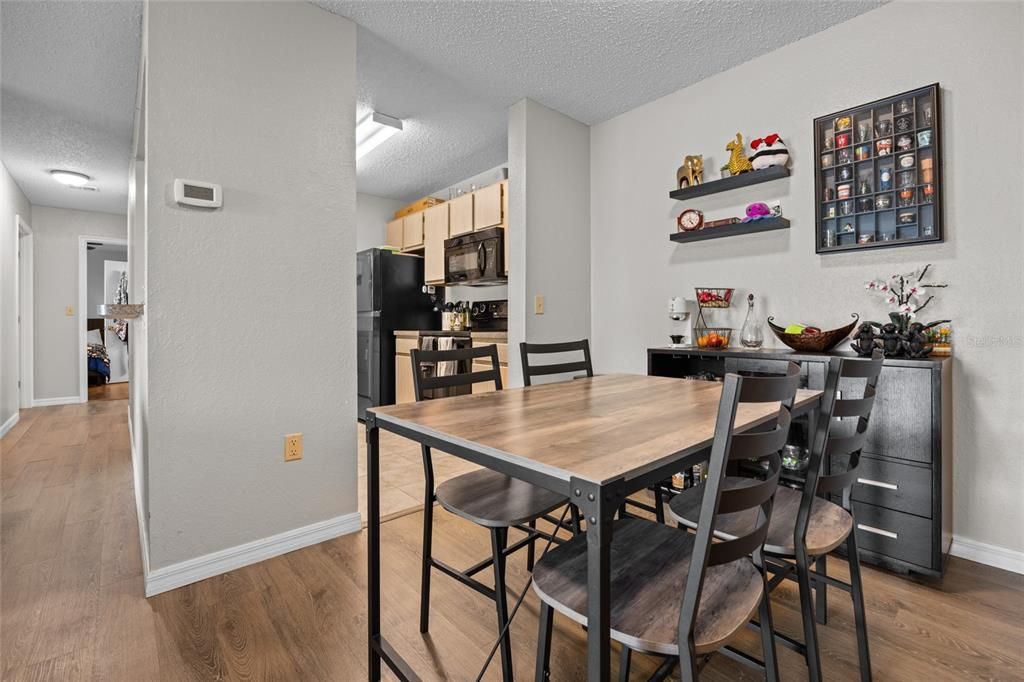Active With Contract: $184,900 (2 beds, 2 baths, 950 Square Feet)
