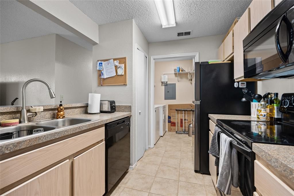 Active With Contract: $184,900 (2 beds, 2 baths, 950 Square Feet)