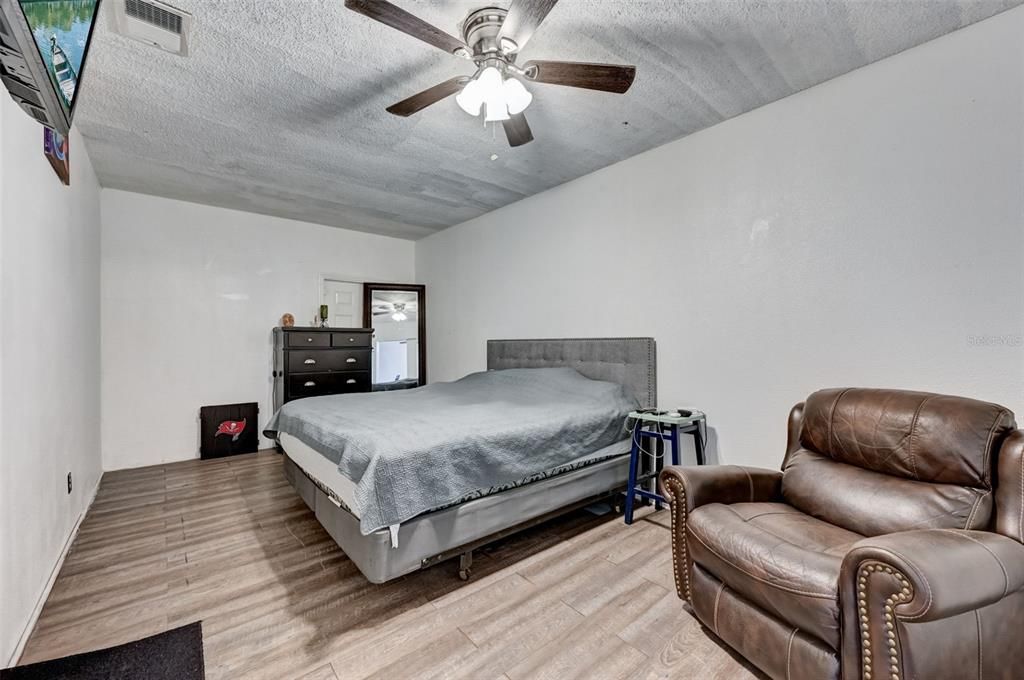 For Sale: $330,000 (3 beds, 1 baths, 1112 Square Feet)