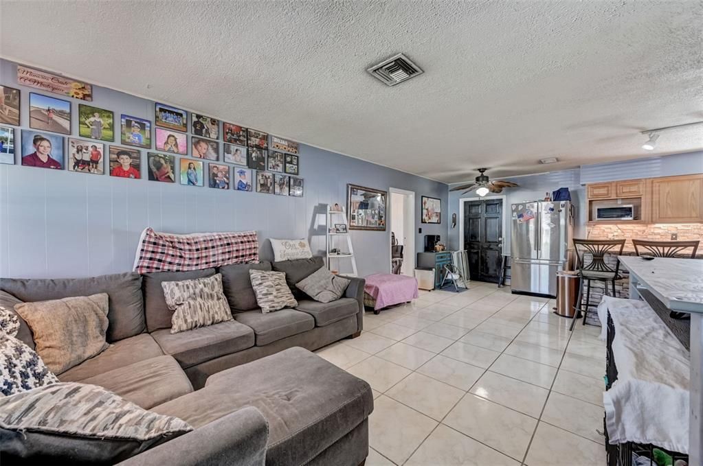 For Sale: $330,000 (3 beds, 1 baths, 1112 Square Feet)