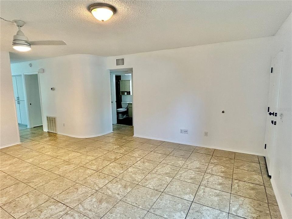 For Sale: $269,900 (2 beds, 2 baths, 1210 Square Feet)