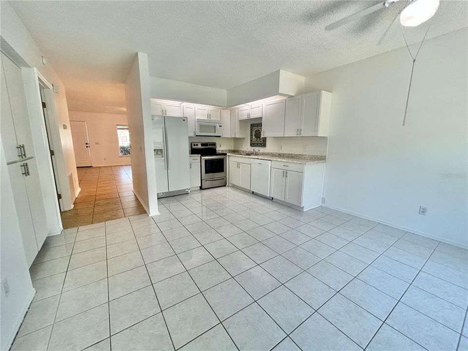 For Sale: $269,900 (2 beds, 2 baths, 1210 Square Feet)