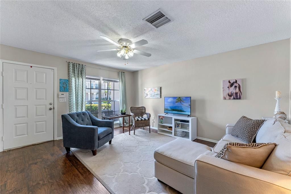 Active With Contract: $259,000 (2 beds, 2 baths, 1396 Square Feet)