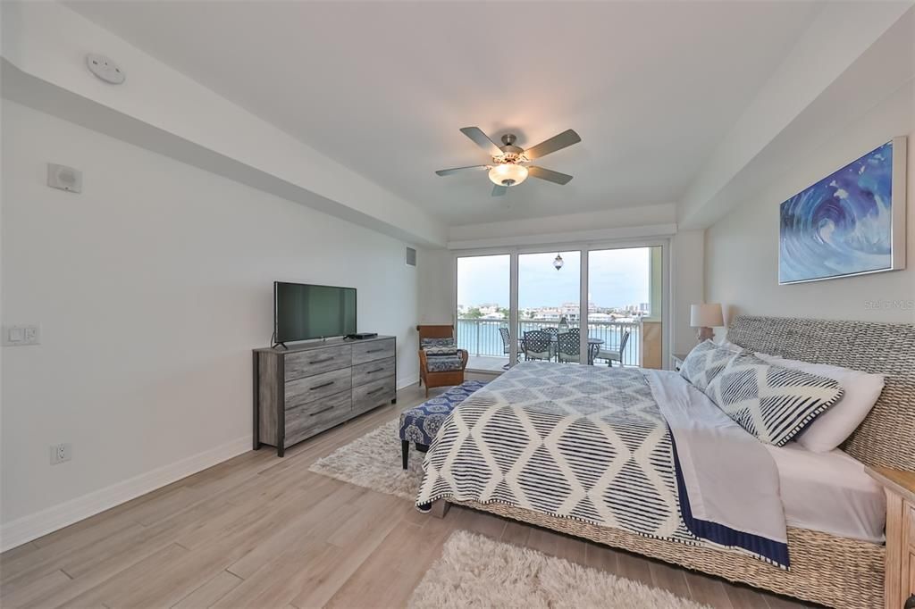 Active With Contract: $1,275,000 (3 beds, 2 baths, 1738 Square Feet)