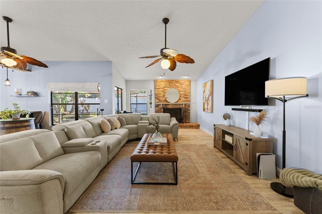 Active With Contract: $385,000 (4 beds, 2 baths, 1928 Square Feet)