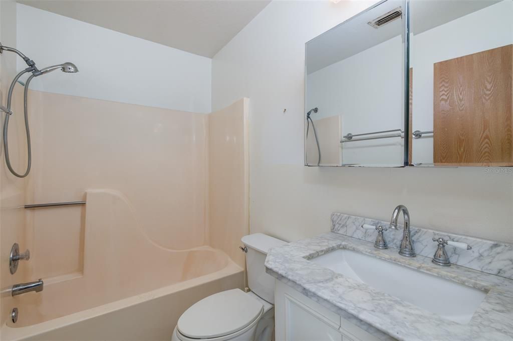 Active With Contract: $269,900 (3 beds, 2 baths, 1631 Square Feet)