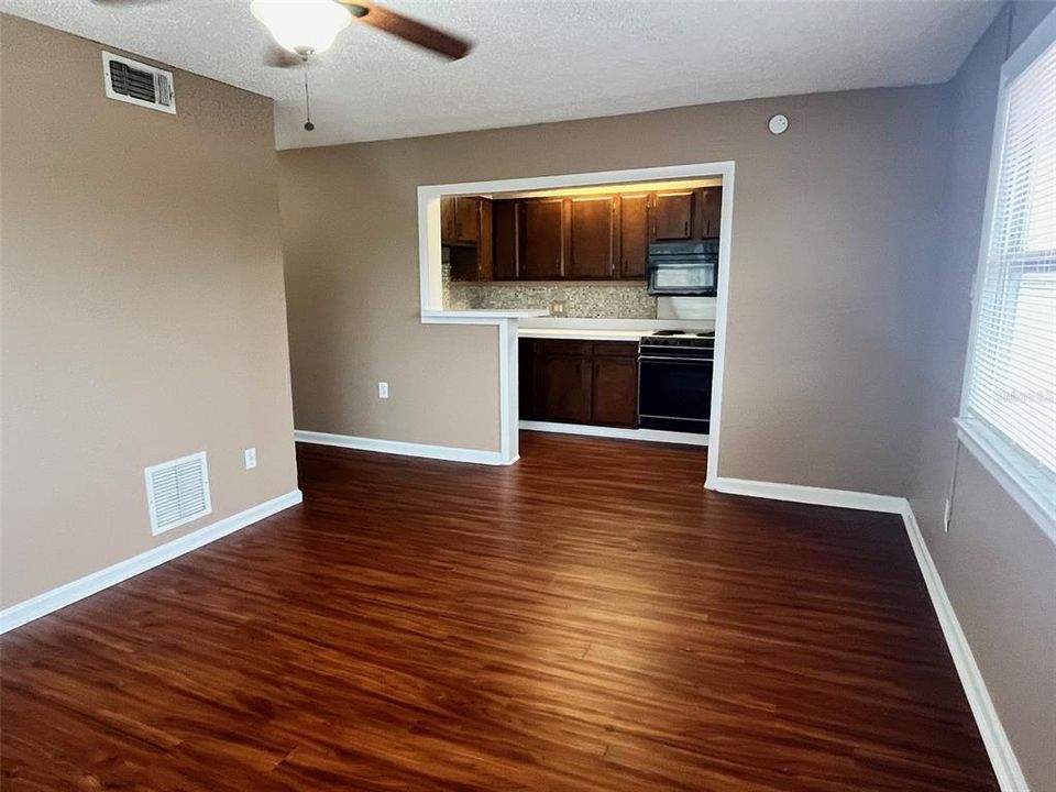 For Rent: $1,400 (1 beds, 1 baths, 2330 Square Feet)