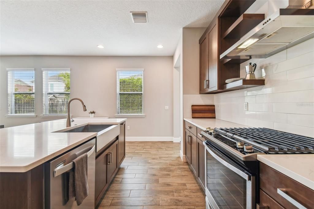 Active With Contract: $785,000 (4 beds, 3 baths, 2890 Square Feet)