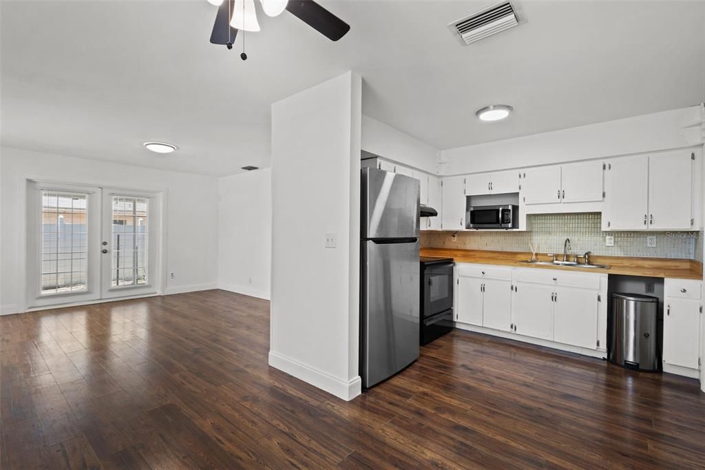 Active With Contract: $410,000 (4 beds, 2 baths, 1538 Square Feet)