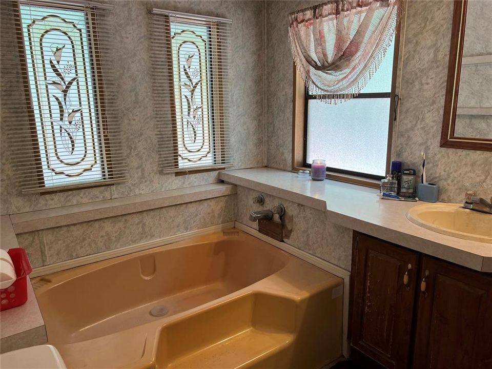 待售: $199,000 (3 贝兹, 2 浴室, 1484 平方英尺)