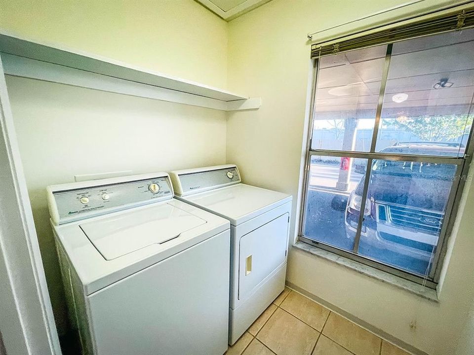 For Sale: $215,000 (2 beds, 1 baths, 992 Square Feet)