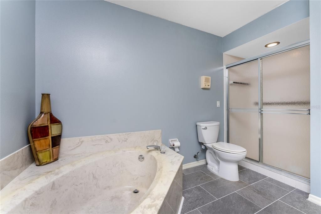 For Sale: $300,000 (2 beds, 2 baths, 1433 Square Feet)