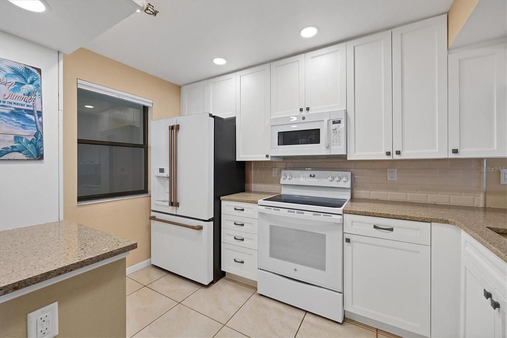 For Sale: $428,000 (2 beds, 2 baths, 1070 Square Feet)