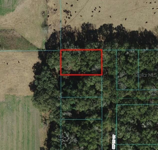 На продажу: $32,000 (0.27 acres)